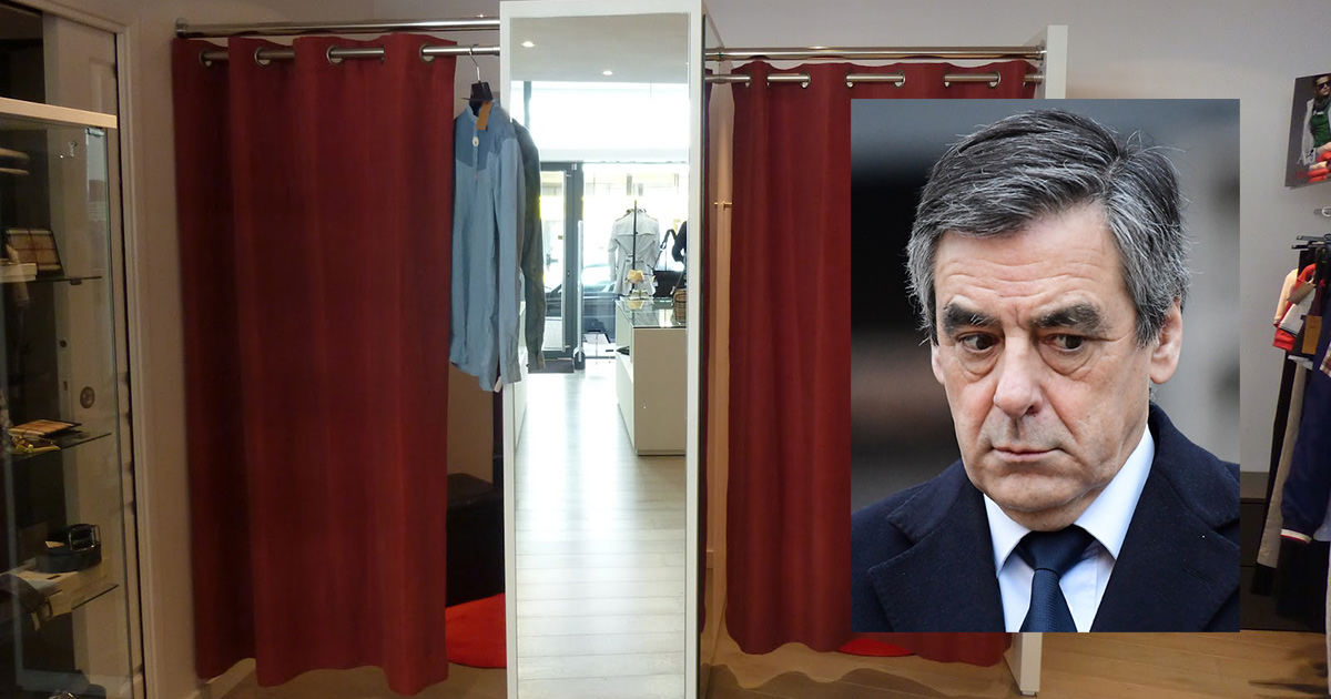 Dans une cabine d essayage