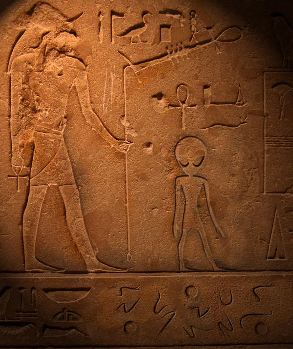 extraterrestre-hieroglyphe-egypte-egyptien-kheops-aliens Khéops : des extraterrestres découverts sur de mystérieux hiéroglyphes égyptiens