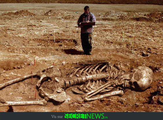 geant-nephilim-giant-photoshop-fake-hoax-5 Les géants et les nephilims ont existé  ! Ces photos du FBI déclassifiées par erreur le prouvent